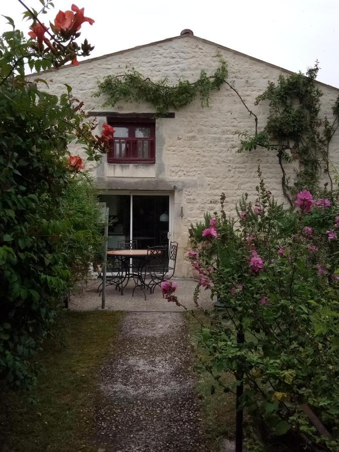 Les Gites Du Veau D'Or Ozillac Bagian luar foto