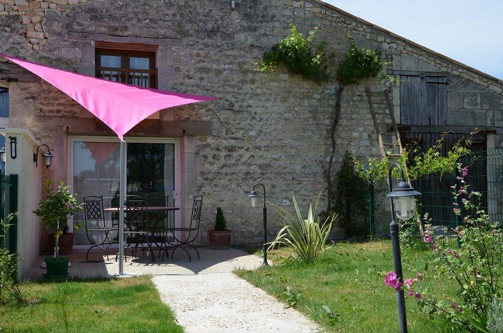 Les Gites Du Veau D'Or Ozillac Bagian luar foto